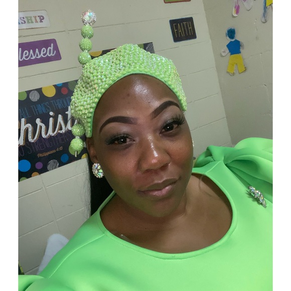 Green Hat with Hat pin - Picture 1 of 2